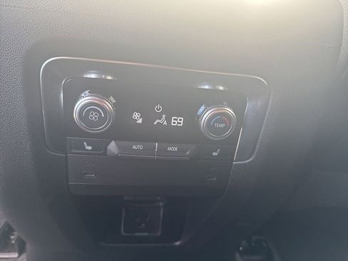 Used 2026 GMC Yukon Denali w/ Sun & Power Step Package AWD/4WD image 19