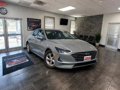 Used 2021 Hyundai Sonata SE FWD image 2
