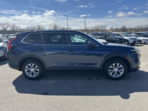 Used 2025 Honda CR-V LX image 3