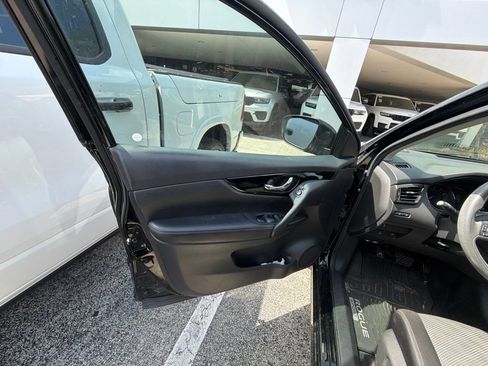 Used 2017 Nissan Rogue Sport SV AWD/4WD image 13