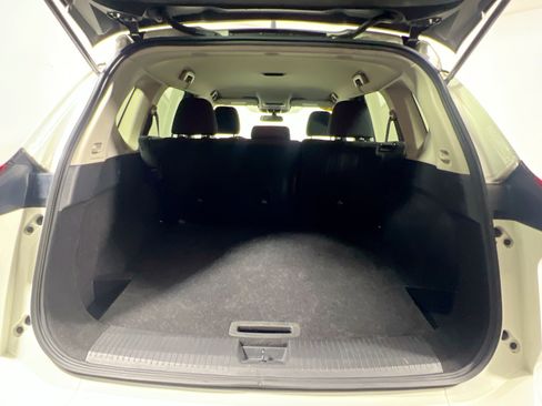 Used 2024 Nissan Rogue S FWD image 34