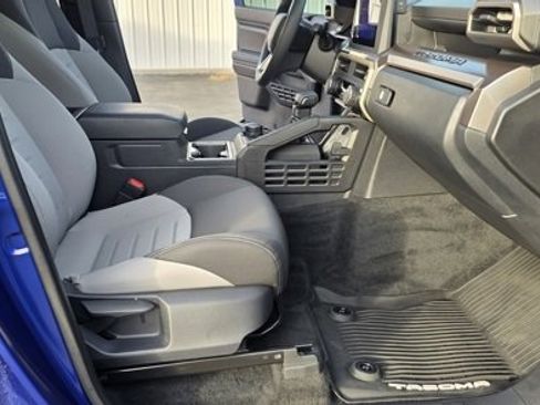 Used 2025 Toyota Tacoma SR5 image 15