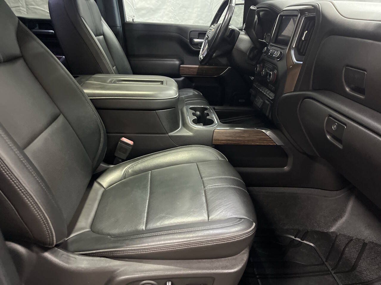 Used 2019 Chevrolet Silverado 1500 High Country w/ Technology Package AWD/4WD image 12