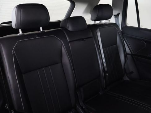 Used 2024 Volkswagen Tiguan SE w/ Panoramic Sunroof Package AWD/4WD image 34
