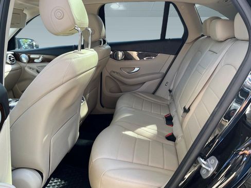Used 2018 Mercedes-Benz GLC 300 4MATIC image 9