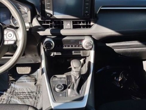Used 2019 Toyota RAV4 LE image 12