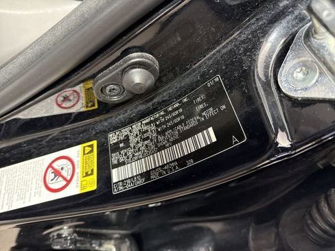 Used 2018 Toyota Highlander XLE AWD/4WD image 38