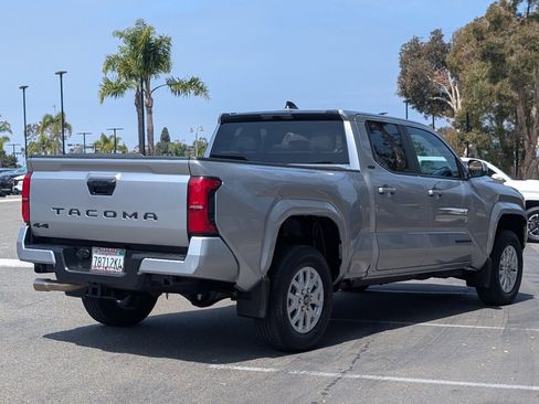 Used 2025 Toyota Tacoma SR5 AWD/4WD image 13