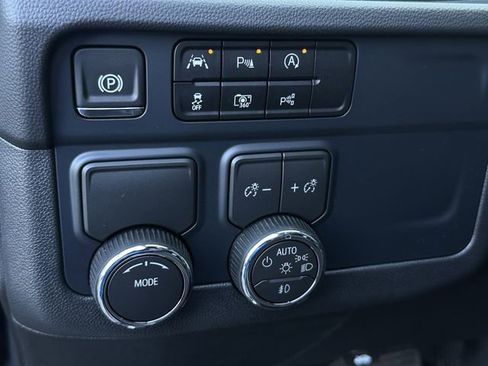 New 2026 Chevrolet Suburban Premier image 17