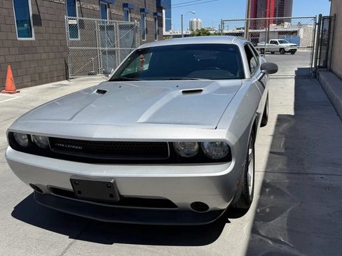 Used 2012 Dodge Challenger SXT RWD image 9