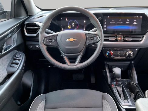 Used 2025 Chevrolet TrailBlazer LT FWD image 6