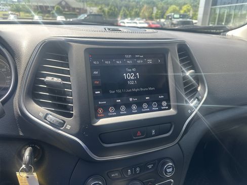 Used 2022 Jeep Cherokee Latitude w/ Sun & Sound Group AWD/4WD image 36