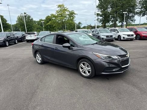 Used 2017 Chevrolet Cruze LT w/ Convenience Package FWD image 5