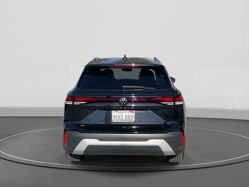 Used 2025 Volkswagen Tiguan SE image 5