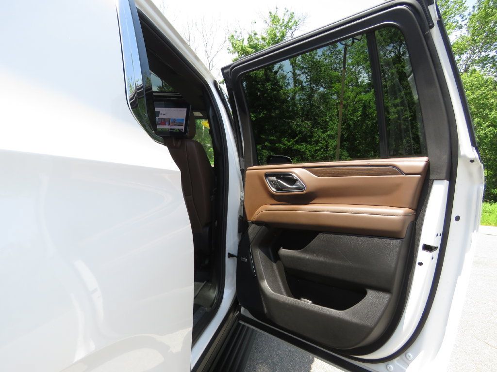 Used 2023 Chevrolet Suburban High Country w/ Premium Package 2 AWD/4WD image 15