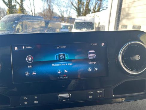 Used 2024 Mercedes-Benz Sprinter 2500 image 16