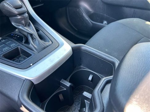 Used 2022 Toyota RAV4 LE image 19