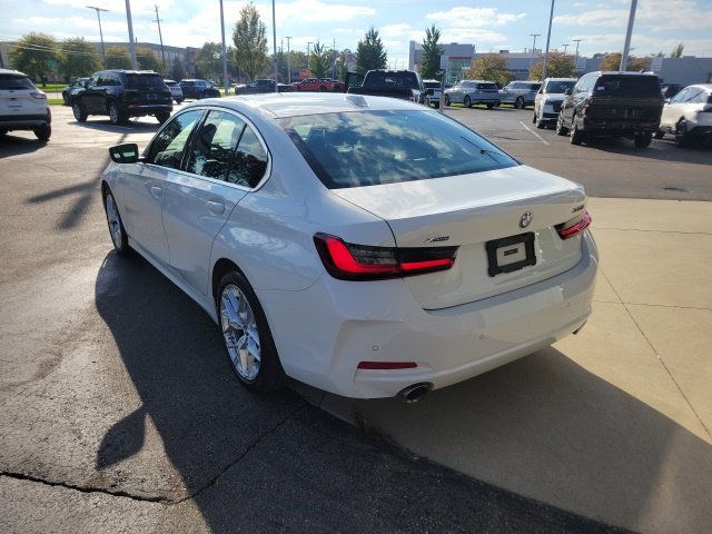 Used 2026 BMW 330i xDrive Sedan AWD/4WD image 11