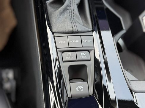 New 2026 Toyota Camry Hybrid AWD/4WD image 20