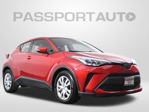 Used 2020 Toyota C-HR LE image 3