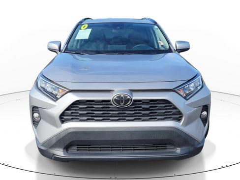 Used 2020 Toyota RAV4 XLE image 2