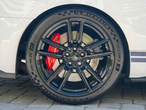 Used 2020 Ford Mustang Shelby GT500 w/ Technology Package image 32