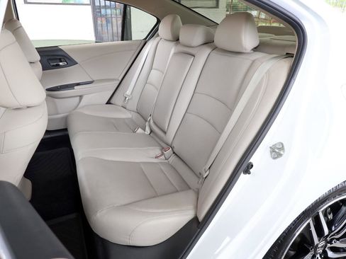 Used 2016 Honda Accord Touring image 22