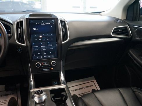 Used 2022 Ford Edge Titanium image 9