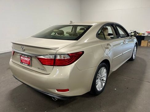 Used 2014 Lexus ES 350 w/ Luxury Package FWD image 3