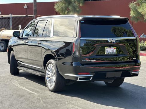 Used 2024 Cadillac Escalade ESV Luxury image 4
