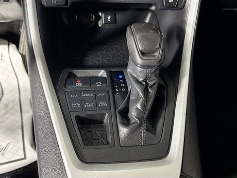 Used 2021 Toyota RAV4 XLE AWD/4WD image 14