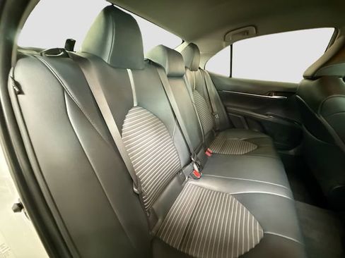 Used 2018 Toyota Camry SE image 24