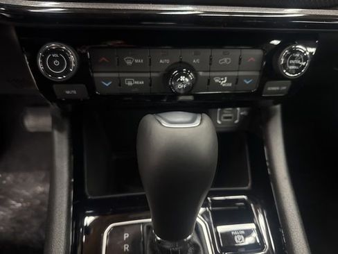 New 2026 Jeep Compass Latitude image 11