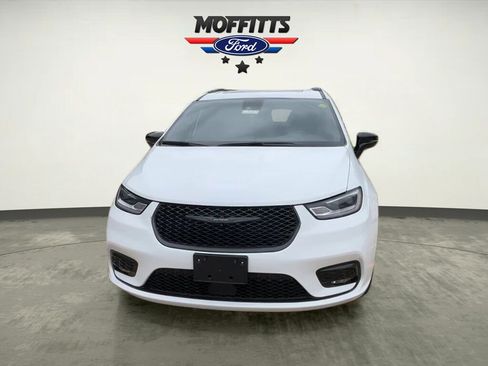 Used 2026 Chrysler Pacifica Limited w/ S Appearance Package FWD image 8