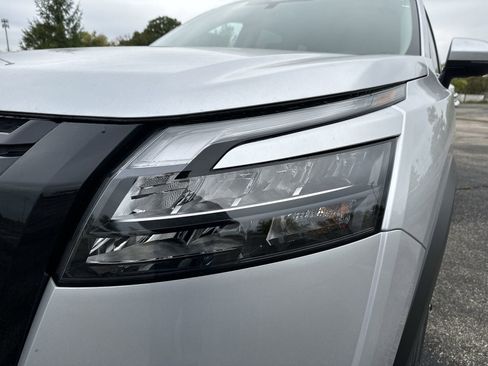 New 2025 Nissan Pathfinder SV w/ Black Appearance Package image 27