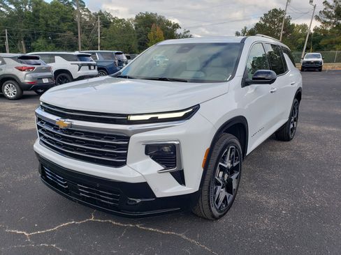 New 2026 Chevrolet Traverse High Country w/ LPO, Floor Liner Package image 2