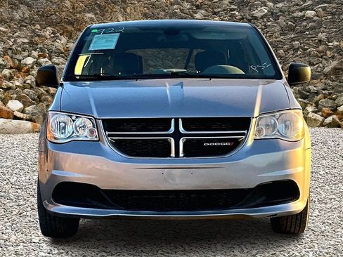 Used 2019 Dodge Grand Caravan SE image 3