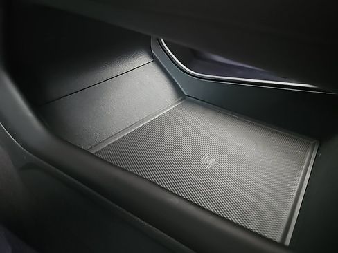 Used 2024 Volkswagen Atlas Cross Sport SE image 25