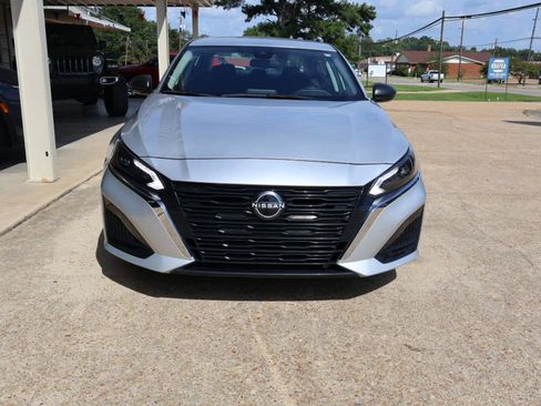 Used 2024 Nissan Altima 2.5 SV FWD image 4