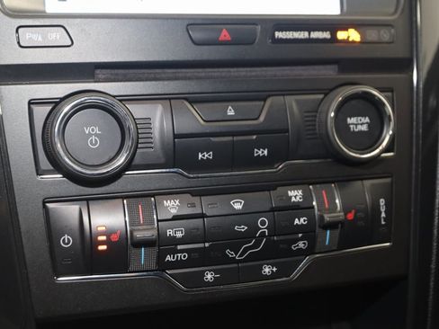 Used 2018 Ford Explorer XLT w/ Equipment Group 202A image 26