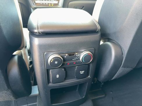 Used 2020 Ford Explorer Limited image 19