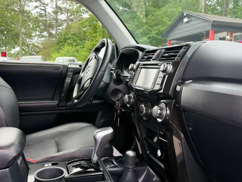 Used 2019 Toyota 4Runner TRD Off-Road Premium AWD/4WD image 27
