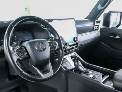Used 2025 Lexus GX 550 w/ Accessory Package (2T) AWD/4WD image 25