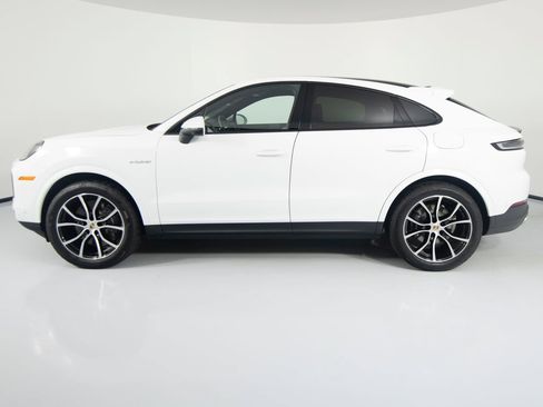 Certified 2026 Porsche Cayenne E-Hybrid Coupe AWD/4WD image 7