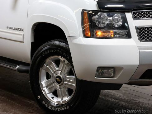 Used 2011 Chevrolet Avalanche LT w/ Luxury Package image 3