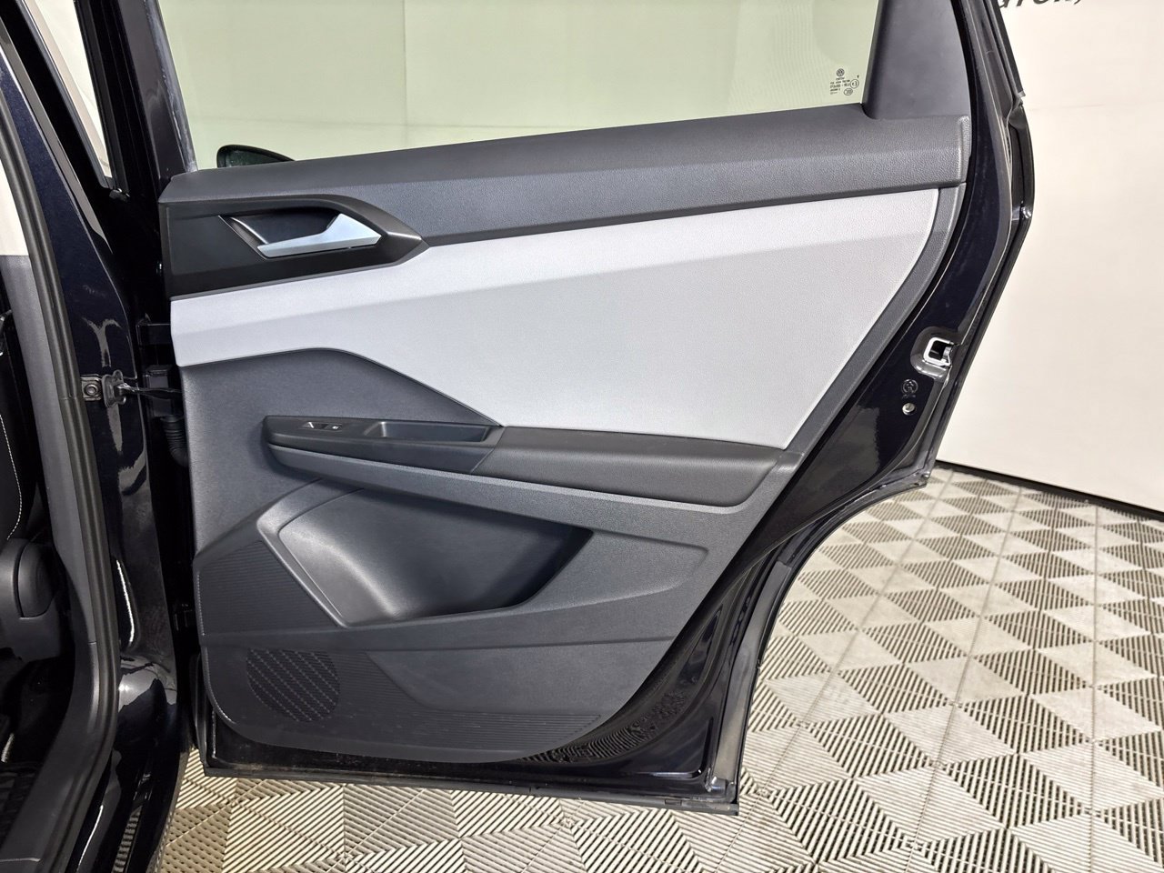 Used 2023 Volkswagen Taos SE w/ Panoramic Sunroof Package AWD/4WD image 26