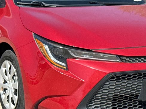 Used 2021 Toyota Corolla LE image 4