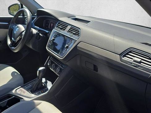 Used 2021 Volkswagen Tiguan SE image 21