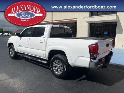 Used 2019 Toyota Tacoma SR5 RWD image 2