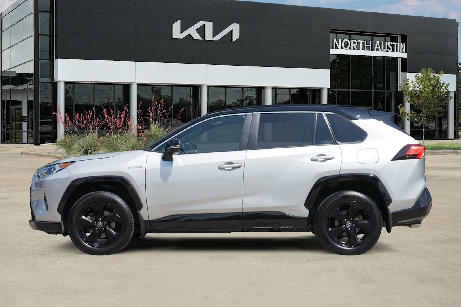 Used 2021 Toyota RAV4 XSE AWD/4WD image 3